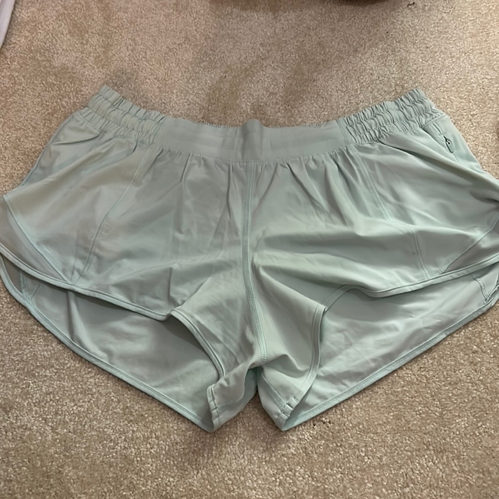 LULULEMON delicate mint hotty hots LR 2.5